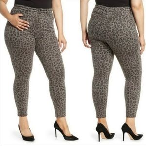 Good American Leopard print jeans size 16